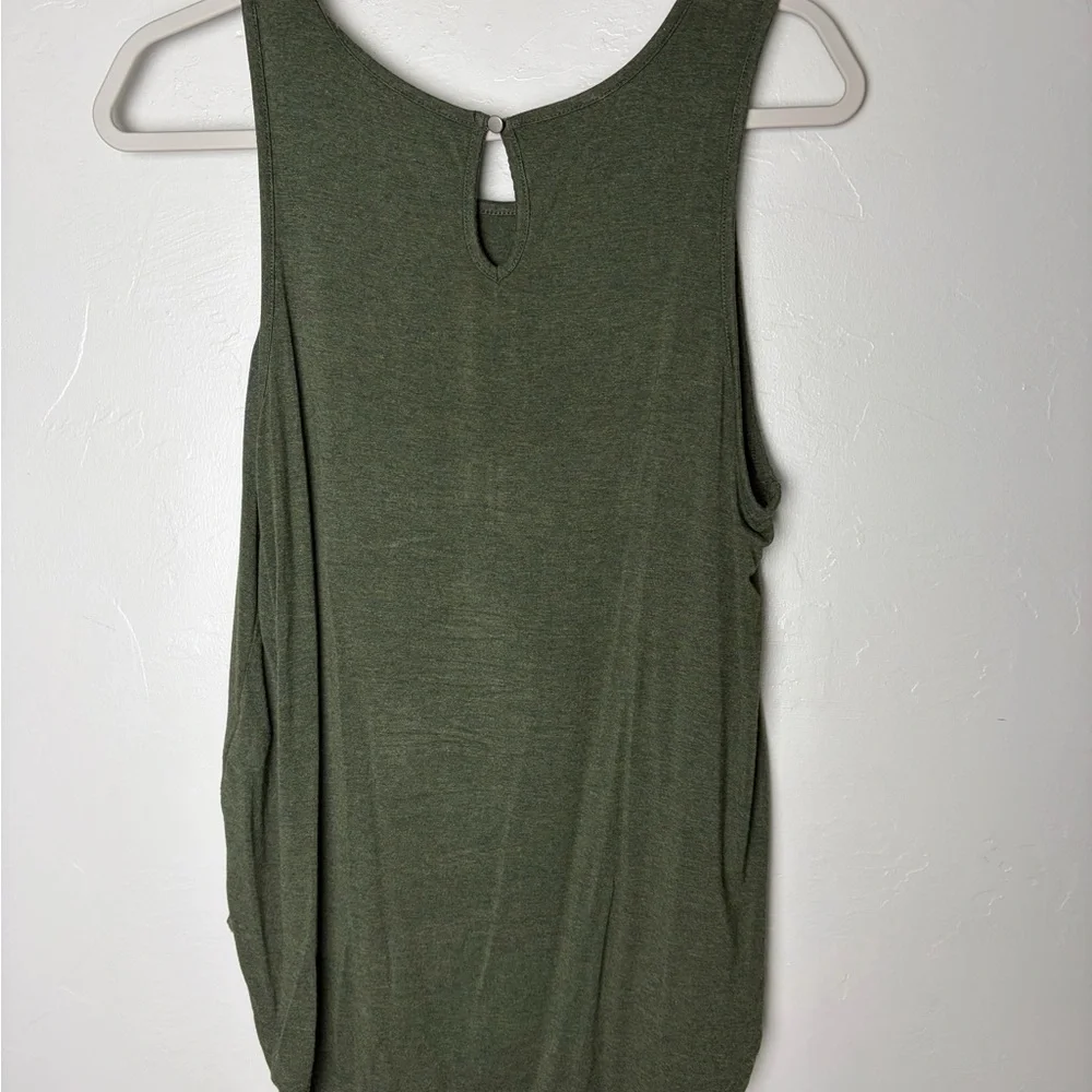Market & Spruce Olive Green Pocket Tank Top - Picture 3 of 4